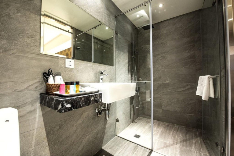 Bathroom 5, Lucky Apple Hotel, Taipei City
