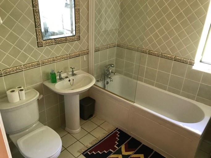 Bathroom 4, Clós Na Feirme