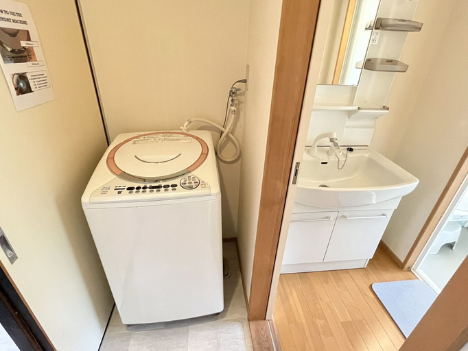Bathroom 3, Samurise No.4, Fujikawaguchiko