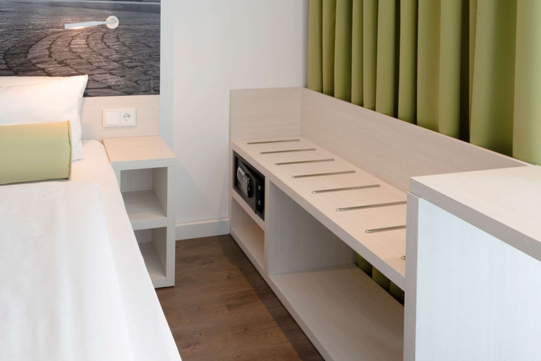 Bedroom 3, Super 8 by Wyndham Dresden, Dresden