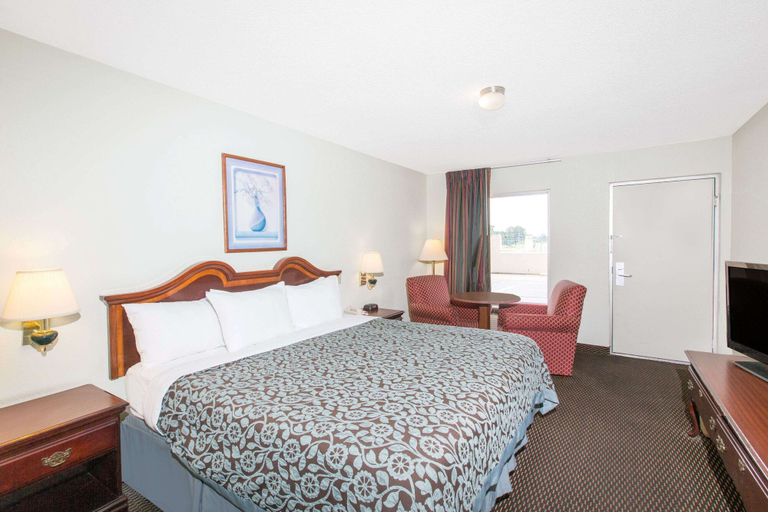 Bedroom 3, Days Inn by Wyndham West Point, Clay