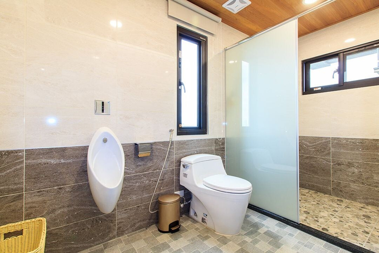 Bathroom 5, Urban Oasis Inn, Yilan