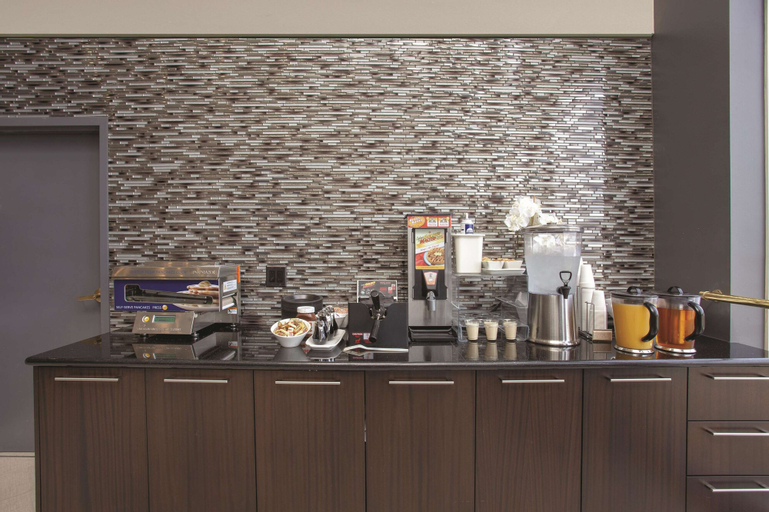 Food & Drinks 5, La Quinta Inn & Suites by Wyndham Dublin - Pleasanton, Alameda