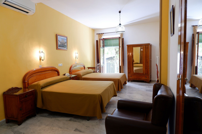 Bedroom 4, Hotel Central, Granada