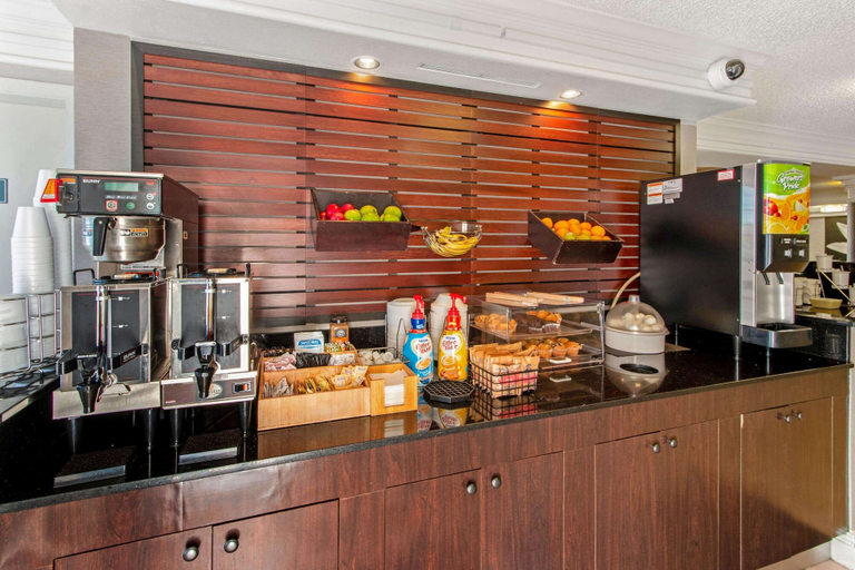 Food & Drinks 5, La Quinta Inn by Wyndham Santa Fe, Santa Fe