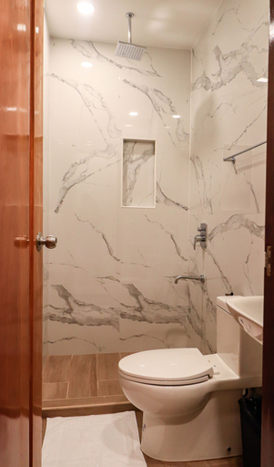 Bathroom 3, Josefina's Tourist Inn, Busuanga