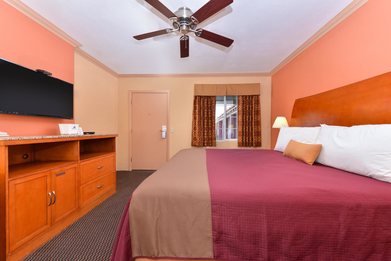 Bedroom 3, Americas Best Value Inn Porterville, Tulare