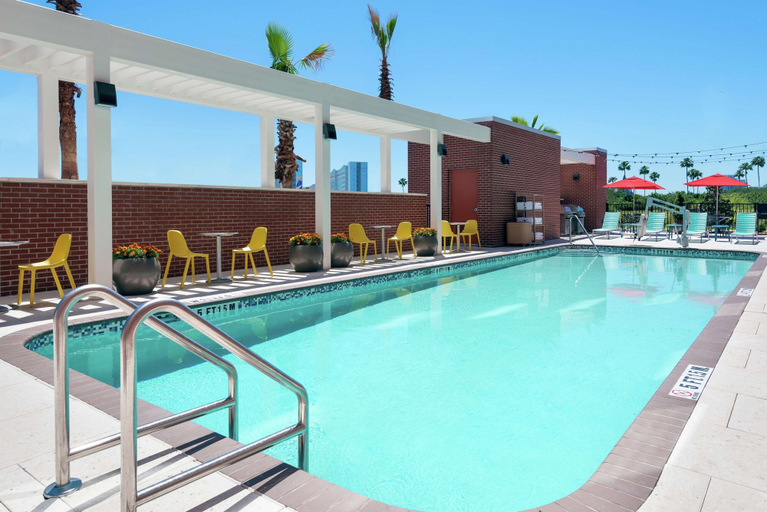 Sport & Beauty 5, Home2 Suites by Hilton Orlando Near Universal, Orange