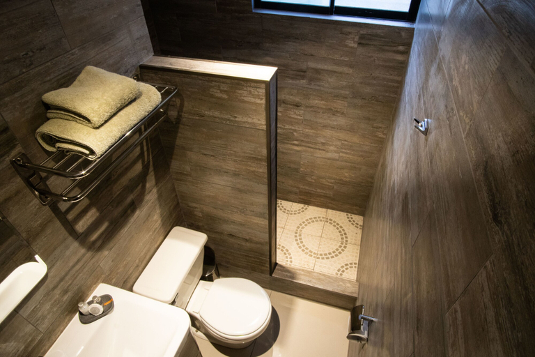 Bathroom 4, Inaki Uhi, ísla de Pascua