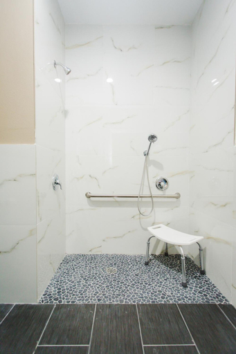 Bathroom 4, Budget Host Inn and Suites, Fort Bend