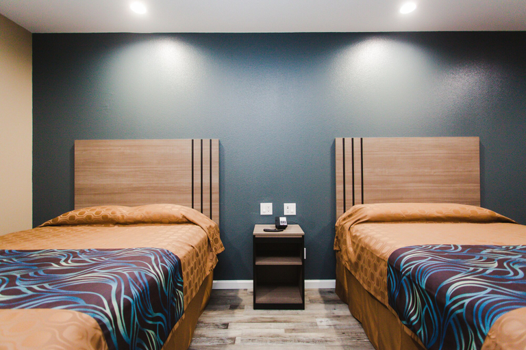 Bedroom 3, Budget Host Inn and Suites, Fort Bend