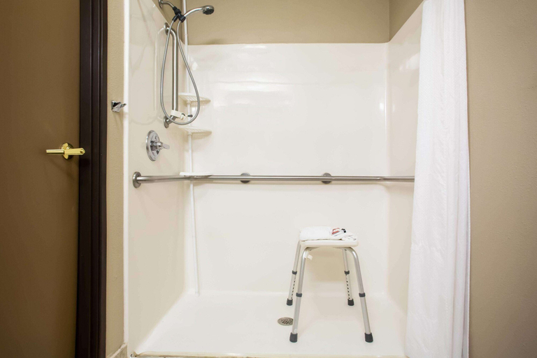 Bathroom 5, Super 8 by Wyndham Union, Franklin