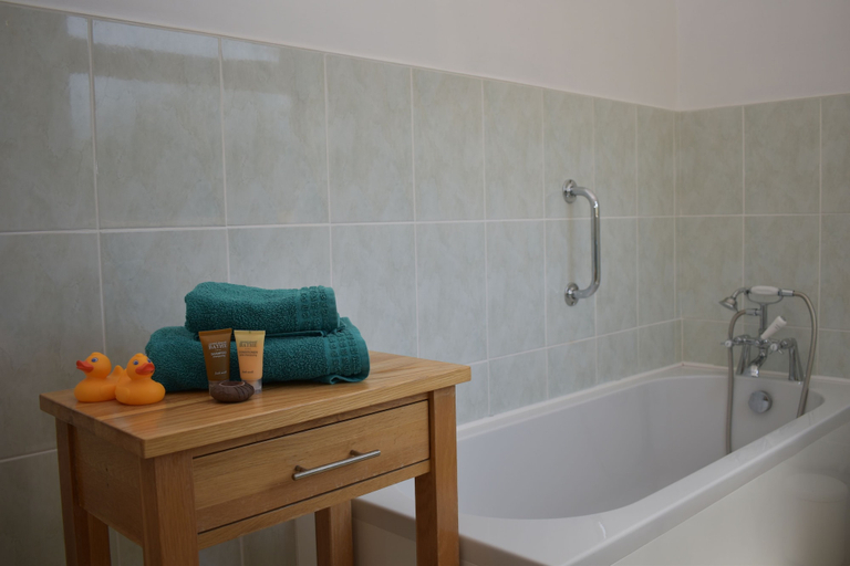 Bathroom, Stoats Old River Way, East Sussex