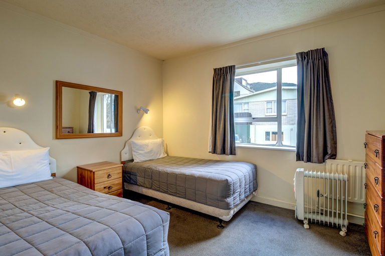 Bedroom 3, Lakeside Motel - Queenstown, Queenstown-Lakes