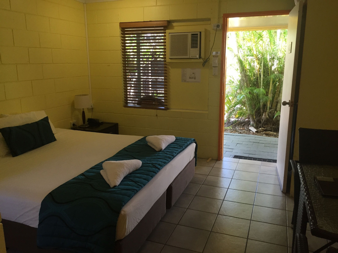 Bedroom 4, Wongai Beach Hotel, Torres