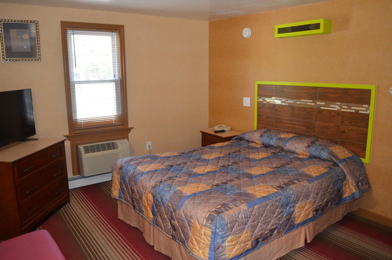 Bedroom 5, Carleton Circle Motel Falmouth, Barnstable