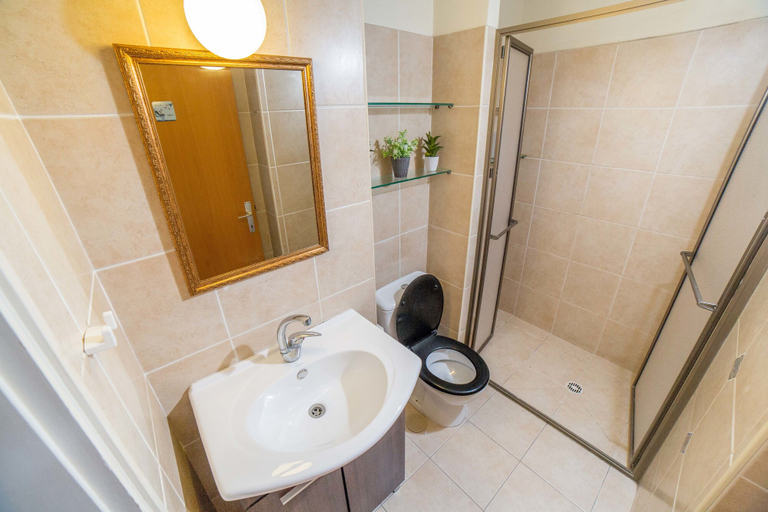 Bathroom 4, JI Neve Tzedek Tel Aviv