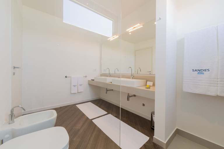 Bathroom 5, Sandies Bathala, North Ari Atoll