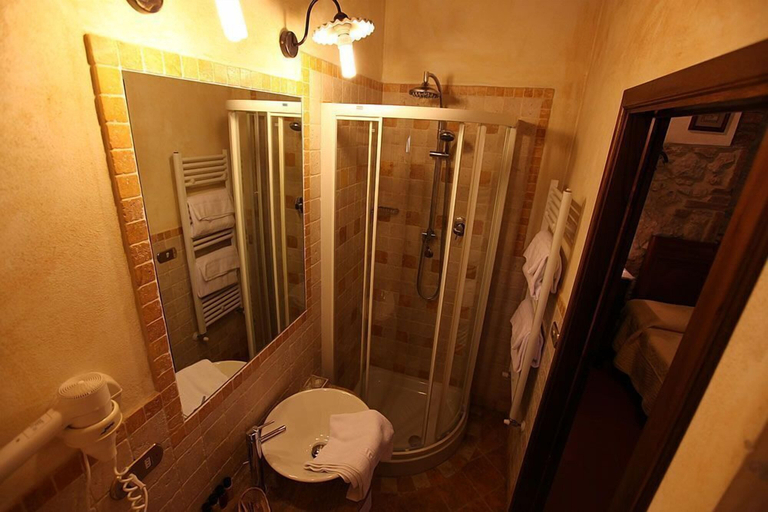 Bathroom 3, Casanova di Pescille, Siena
