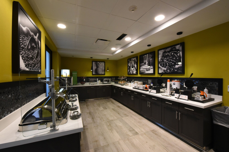 Food & Drinks 5, Hampton Inn & Suites Irvine-Orange County Airport, Orange