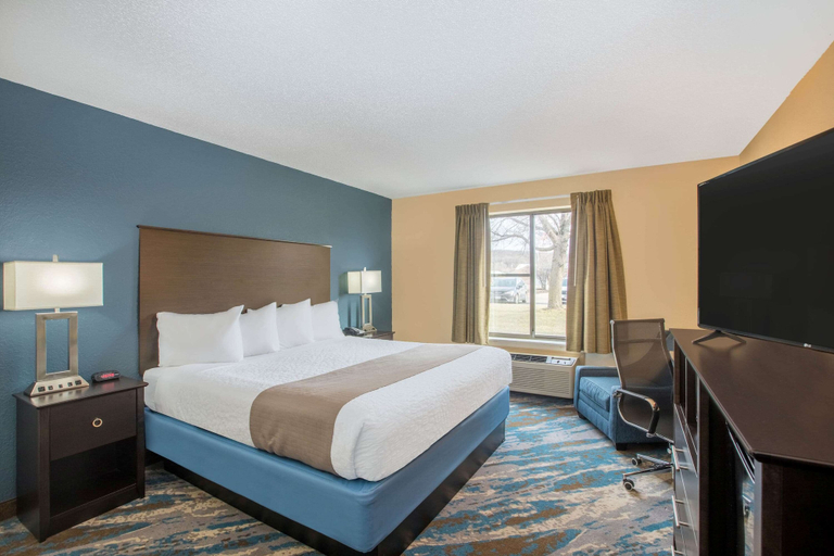 Bedroom 3, AmericInn by Wyndham Prairie du Chien, Crawford