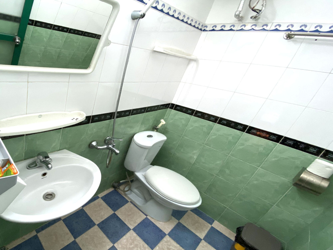 Bathroom 5, Alex Ha Long Hotel, Hạ Long