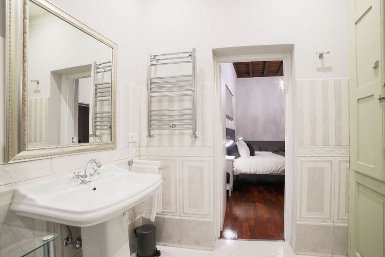 Bathroom 5, La Maison dell'Orologio, Roma