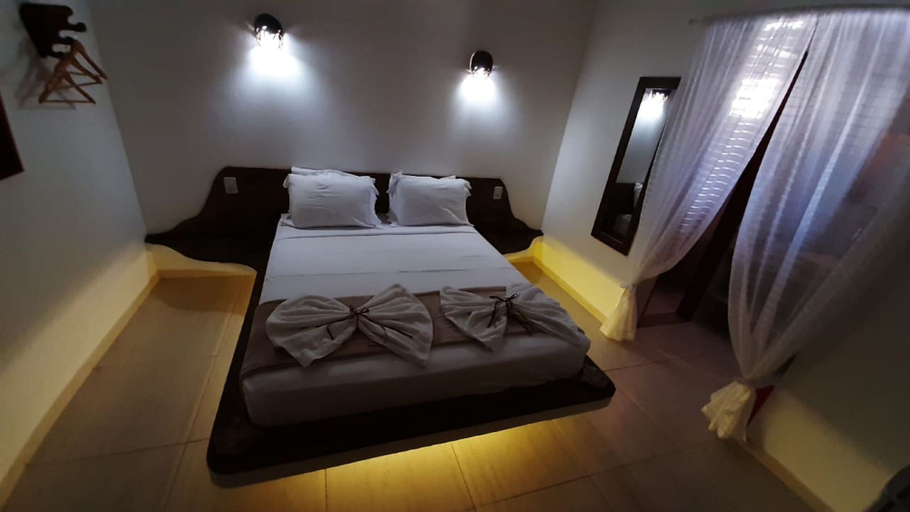 Bedroom 3, Hawaii Flats, Touros