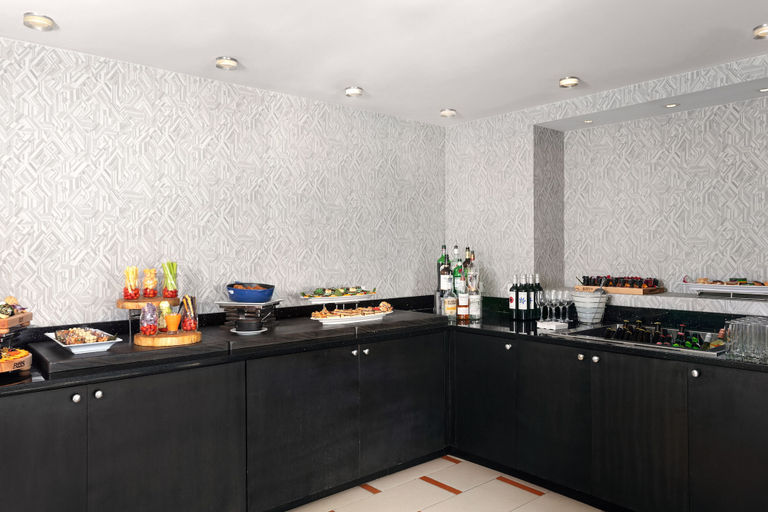 Food & Drinks 5, Delta Hotels by Marriott Woodbridge, Middlesex