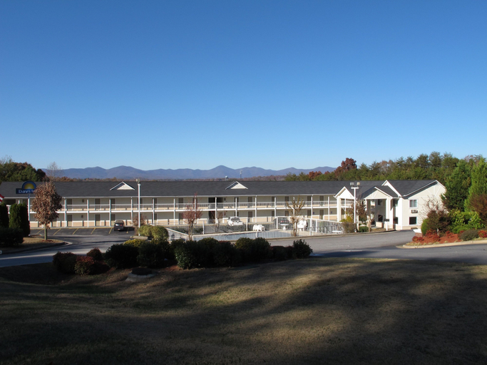 Exterior & Views 2, Days Inn by Wyndham Dahlonega University Area, Lumpkin