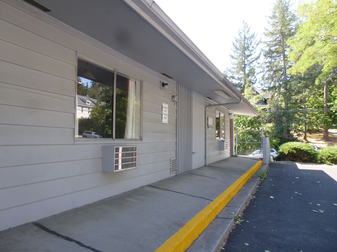 Exterior & Views 2, Cougar Land Motel, Whitman