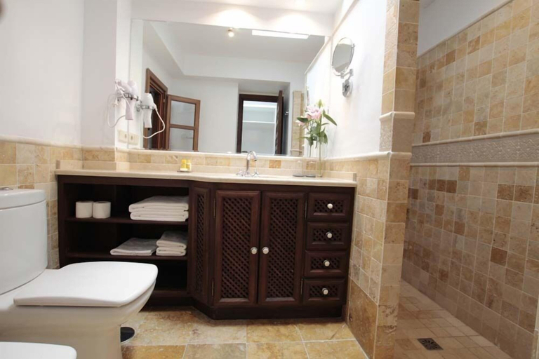 Bathroom 5, Entre Dos Aguas Hotel Boutique, Toledo