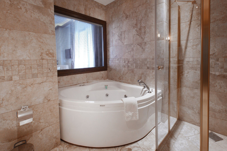 Bathroom 4, Sera Lake Resort Hotel Spa & Aparts, Merkez