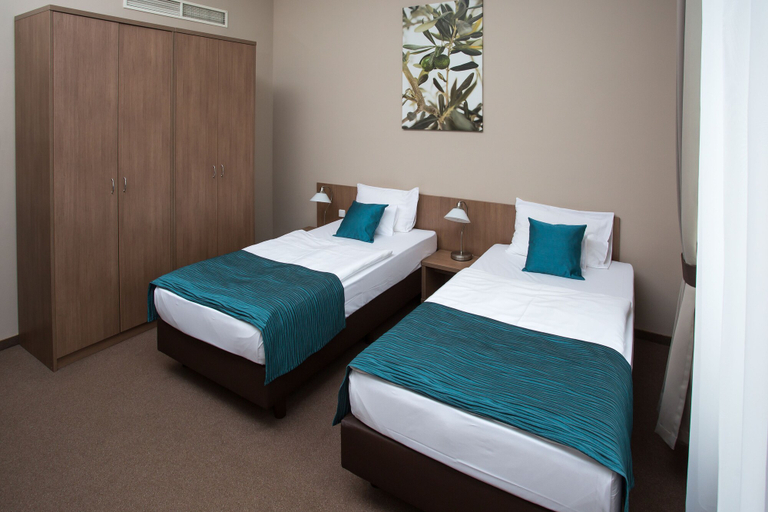 Bedroom 3, Erzsebet Kiralyne Hotel, Gödöllő