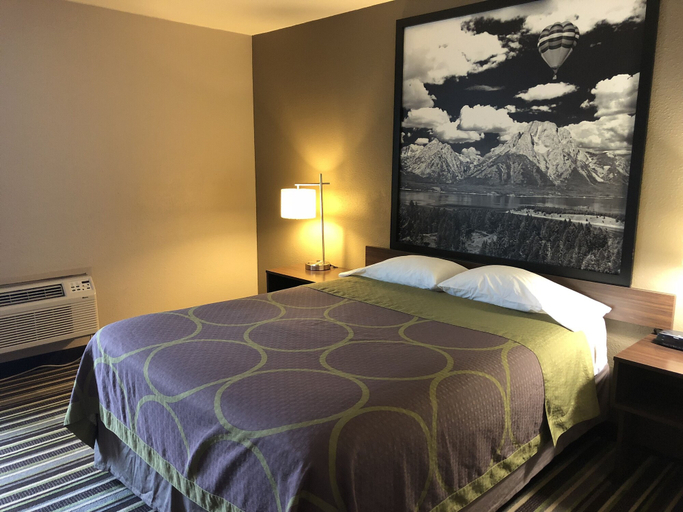Bedroom 3, Super 8 by Wyndham Pocatello, Bannock