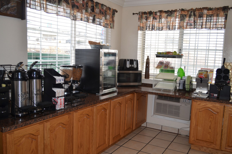 Food & Drinks 5, National 9 - Nephi 9 Inn, Juab