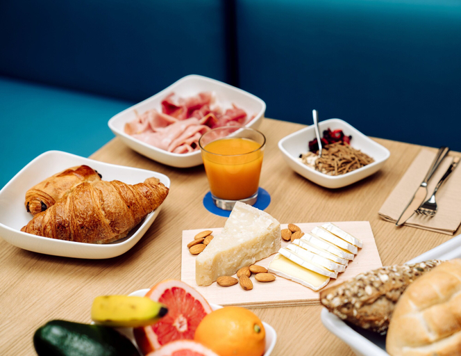 Food & Drinks 5, Air Rooms Rome Airport by HelloSky, Rome