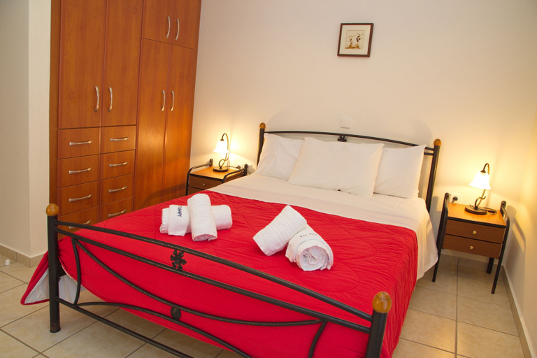 Bedroom 4, To Pithari, Central Greece