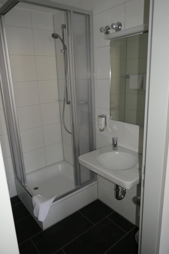 Bathroom 3, Hotel Bayerischer Hof, Altötting