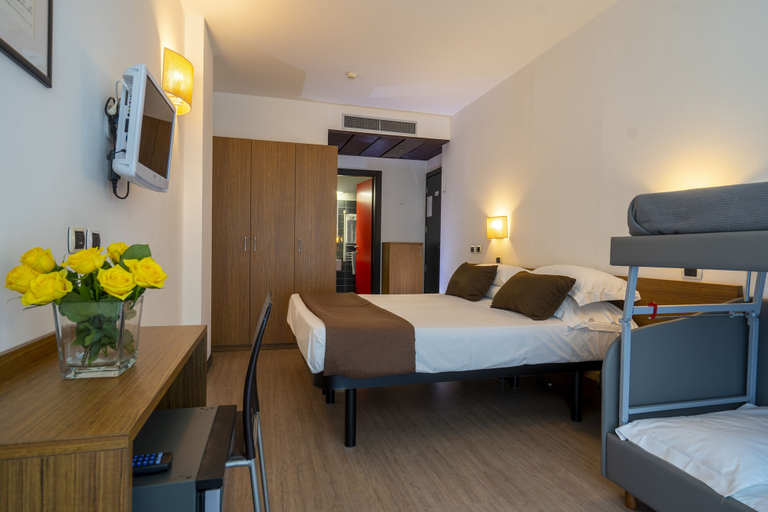 Bedroom 3, Hotel Cristallo, Rimini