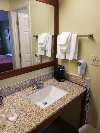 Bathroom 4, Days Inn by Wyndham Austintown, Mahoning