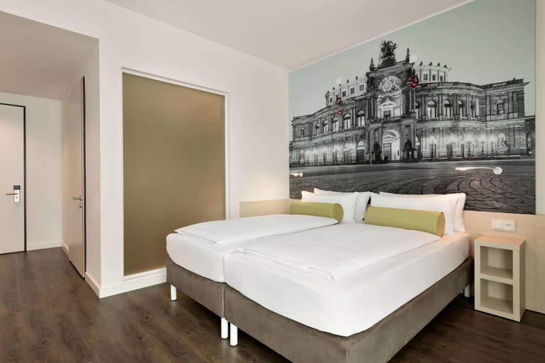 Bedroom 2, Super 8 by Wyndham Dresden, Dresden