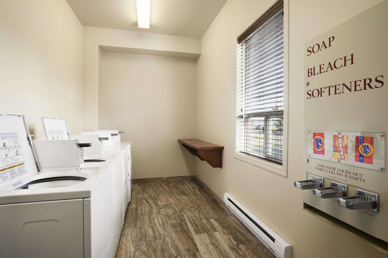 Bathroom 4, Ramada By Wyndham Edson, Division No. 14