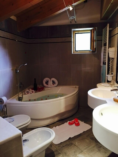 Bathroom 5, Hotel Stella Montis, Trento