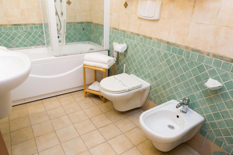 Bathroom 3, Residence Alberghiero Eolie, Messina