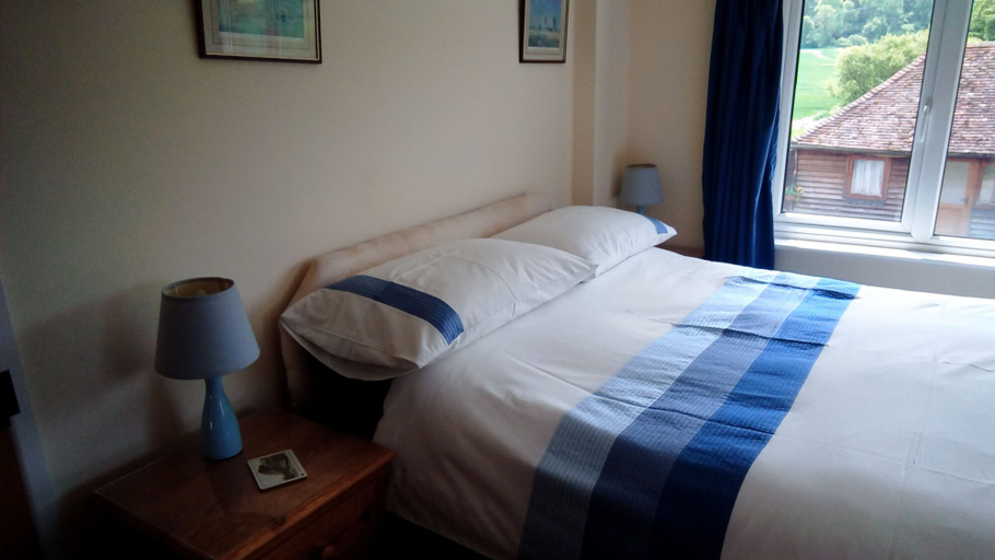 Bedroom 5, Copper Beeches Accomodation, Hampshire