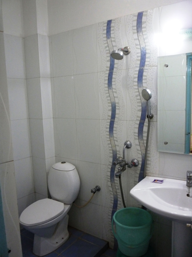 Bathroom 3, Maya Hotel & Restaurant, Agra