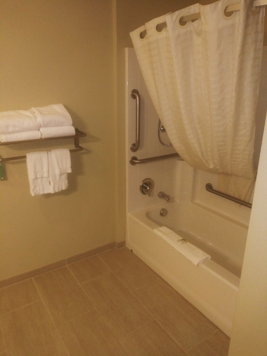 Bathroom 5, Cobblestone Hotel & Suites - Harborcreek, Erie