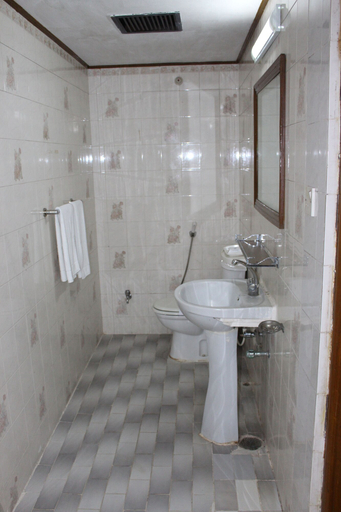 Bathroom 3, Aristocrat Inn, Dhaka
