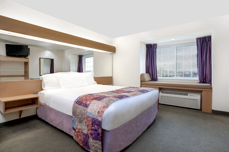 Bedroom 3, Microtel Inn & Suites by Wyndham Mankato, Blue Earth